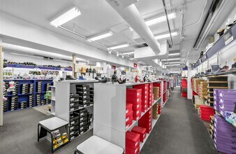 2353-2355 Yonge St, Toronto, ON à louer Photo intérieure- Image 2 de 7