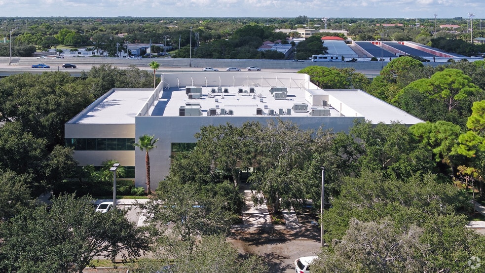 4800 Riverside Dr, Palm Beach Gardens, FL for lease - Building Photo - Image 2 of 6