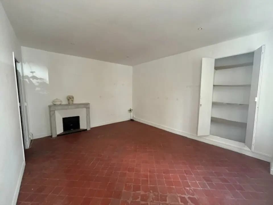 Office in Saint-Rémy-de-Provence for lease Interior Photo- Image 1 of 4