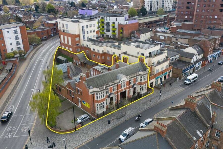 80 High St, Harrow à louer - Photo du bâtiment - Image 2 de 20