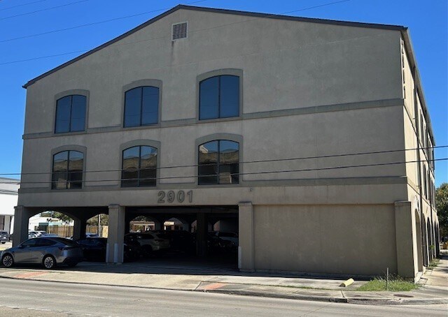 2901 N Causeway Blvd, Metairie, LA 70002 - Unit 201 -  - Interior Photo - Image 2 of 10
