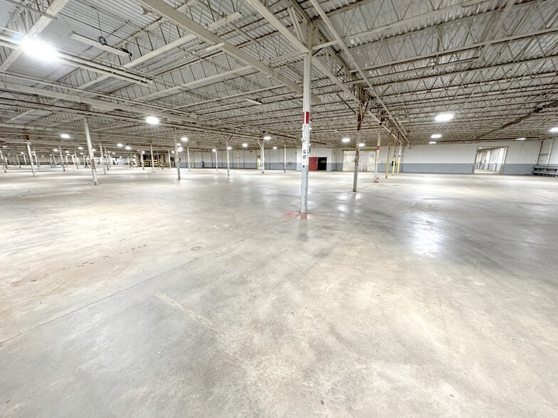 1689 E Front St, Logan, OH for lease - Interior Photo - Image 2 of 5