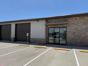 6427 Highway 105, Conroe, TX for lease Building Photo- Image 1 of 2