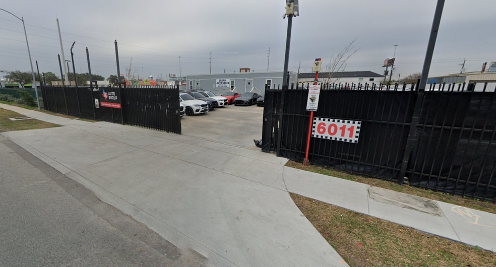 6011 Skyline Dr, Houston, TX for lease - Building Photo - Image 1 of 36