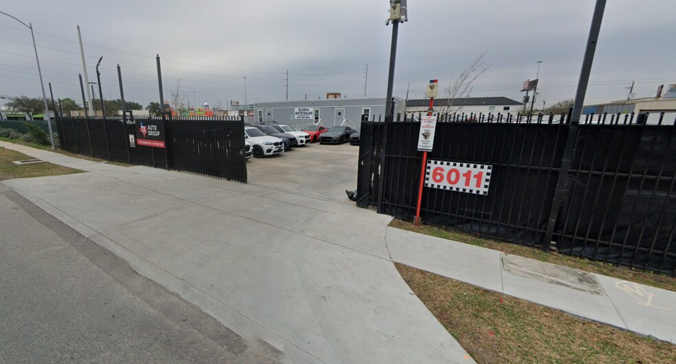 6011 Skyline Dr, Houston, TX à louer - Photo du bâtiment - Image 3 de 29