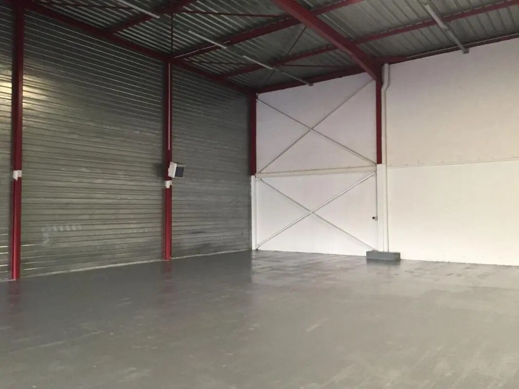 Industrial in Créteil for lease Interior Photo- Image 1 of 14