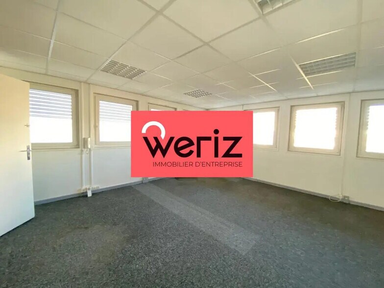 Office in Marseille for lease - Interior Photo - Image 2 of 10