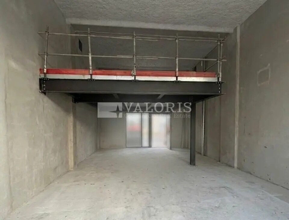 Retail in Lyon for lease Building Photo- Image 1 of 10