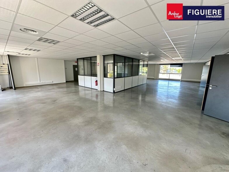 1 Rue Guy De Maupassant, Les Pennes-Mirabeau for lease - Interior Photo - Image 2 of 12