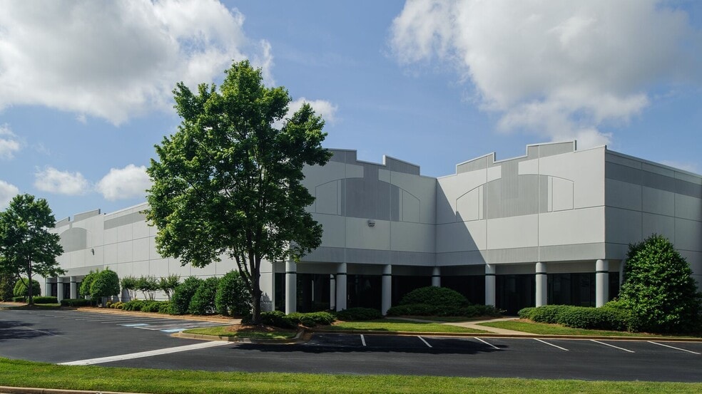 200 Best Friend Ct, Norcross, GA for lease - Building Photo - Image 2 of 11