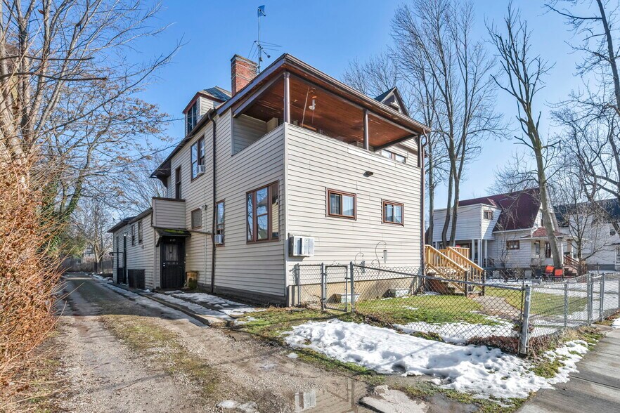 2127 W 100th St, Cleveland, OH à vendre - Photo du bâtiment - Image 3 de 58