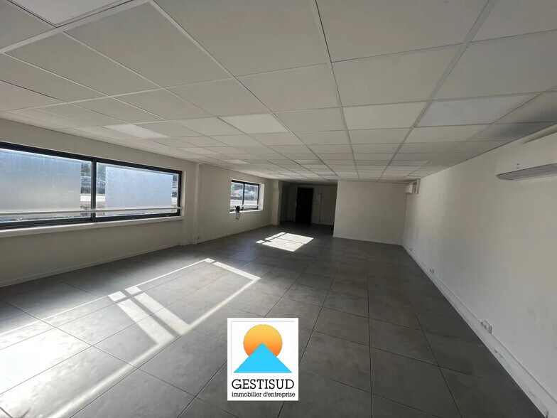 Office in Aubagne for lease - Interior Photo - Image 2 of 2
