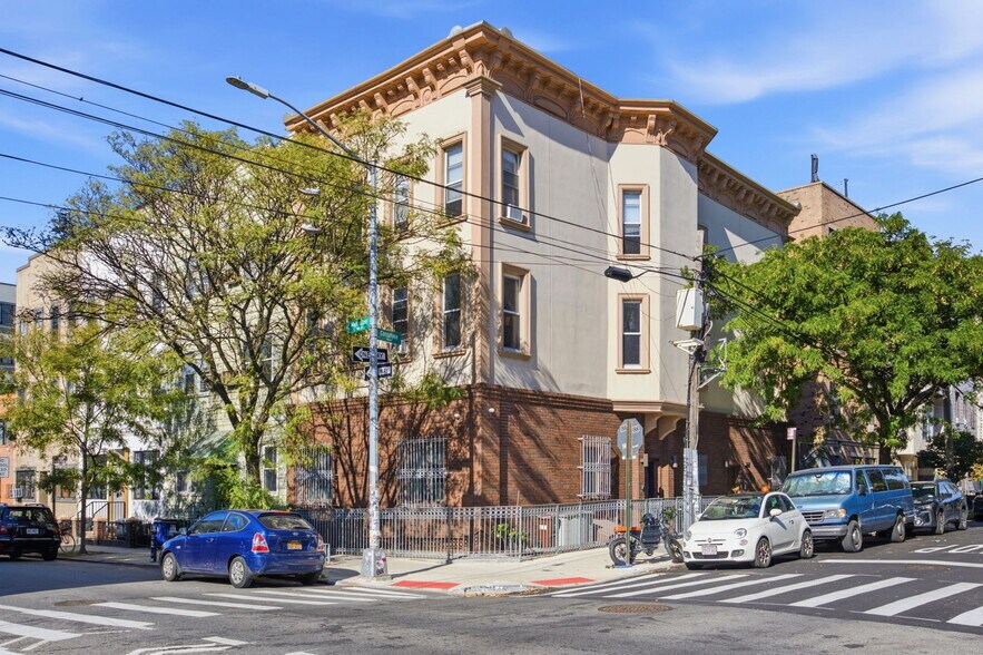 332 Manhattan Ave, Brooklyn, NY à vendre - Photo du bâtiment - Image 1 de 35