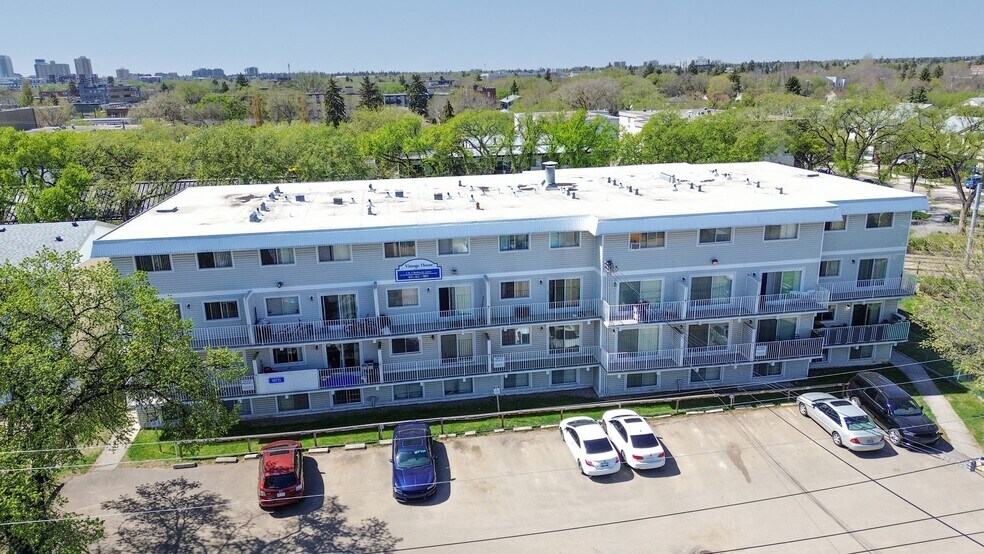 10741 105th St NW, Edmonton, AB for sale - Primary Photo - Image 2 of 15
