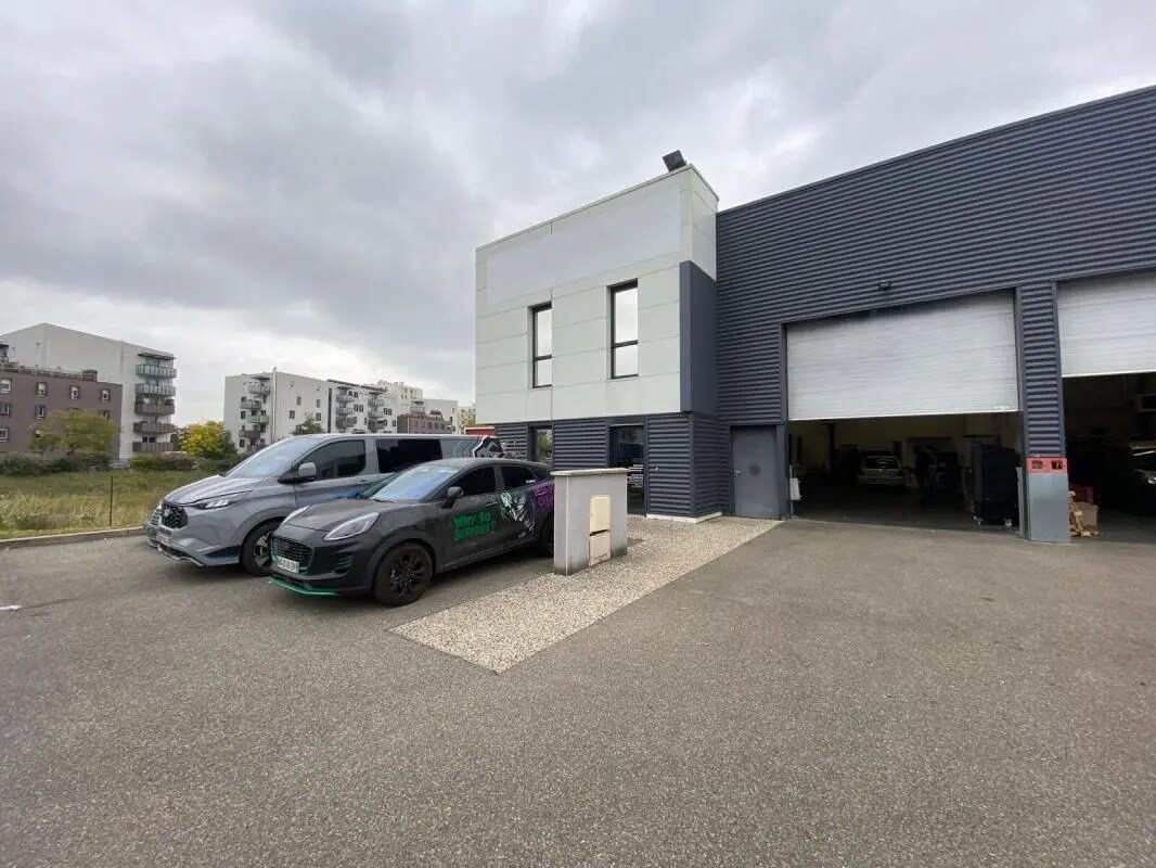 Flex dans Saint-Fons à louer Photo du bâtiment- Image 1 de 7