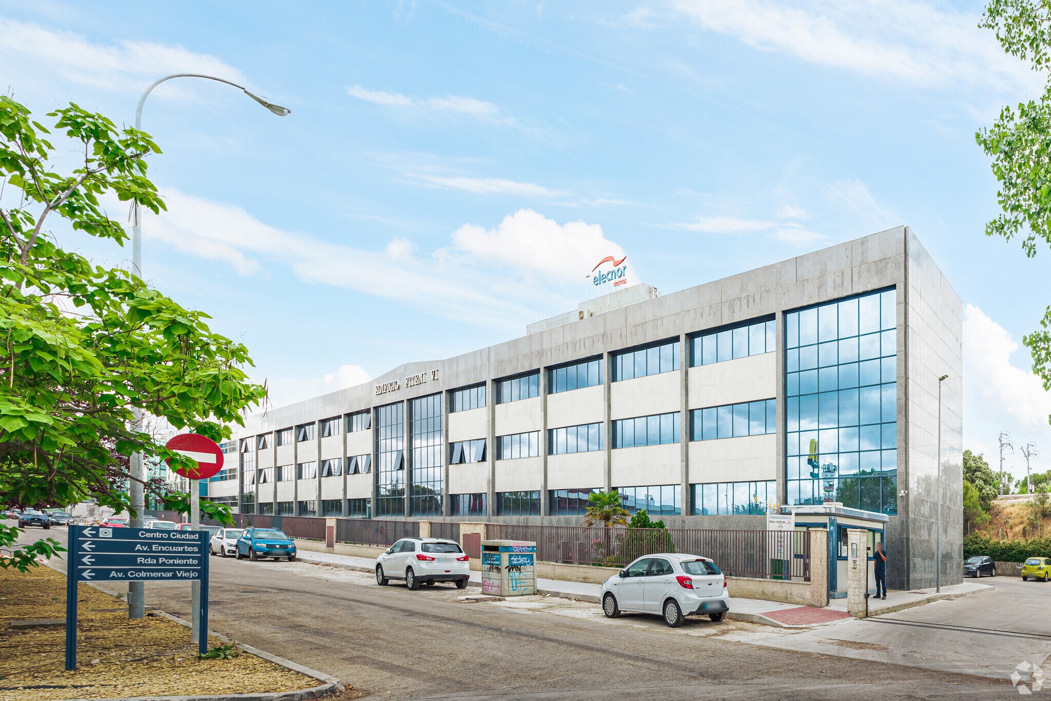 Ronda Poniente, 19, Tres Cantos, Madrid à louer Photo du bâtiment- Image 1 de 4