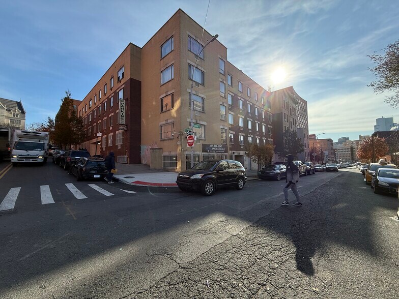 1100 Franklin Ave, Bronx, NY à louer - Photo du bâtiment - Image 3 de 14