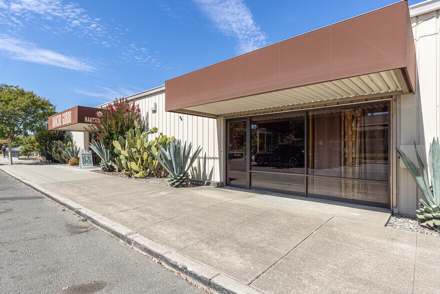 1900-1924 Yajome St, Napa, CA à louer - Photo du bâtiment - Image 2 de 11