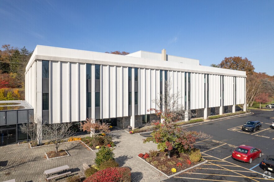 700 Kinderkamack Rd, Oradell, NJ à louer - Photo du bâtiment - Image 1 de 12