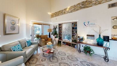 760 Las Posas Rd, Camarillo, CA à louer Numérisation 3D de Matterport- Image 1 de 11