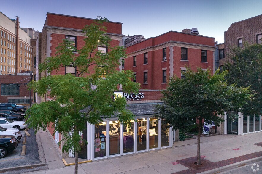 716 Clark St, Evanston, IL à louer - Photo du bâtiment - Image 1 de 10