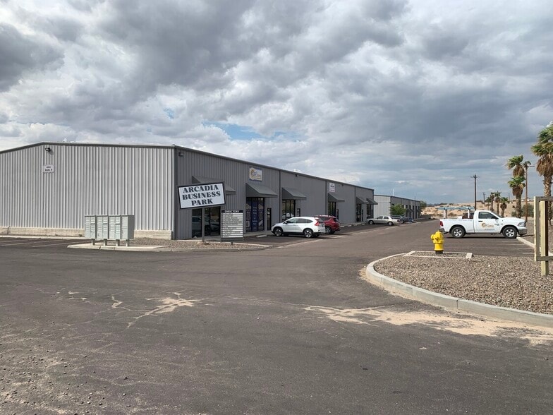 4081 S Arcadia Ln, Fort Mohave, AZ à louer - Photo du bâtiment - Image 1 de 14