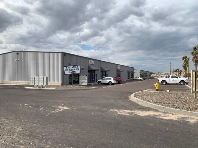 Plus de détails pour 4081 S Arcadia Ln, Fort Mohave, AZ - Local d'activités à louer