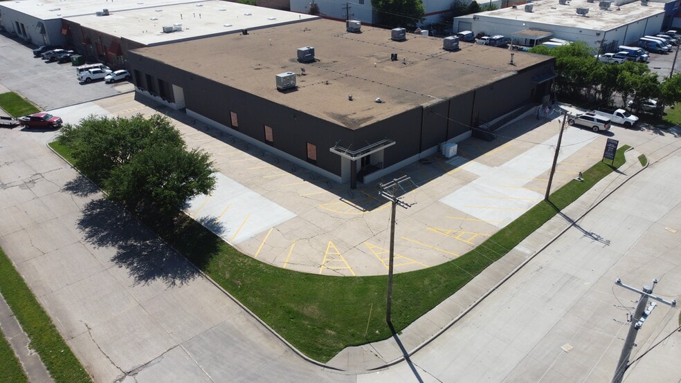 3400 Royalty Row, Irving, TX for lease - Building Photo - Image 3 of 14