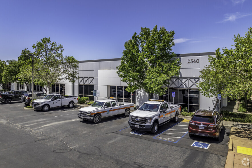 2540 Warren Dr, Rocklin, CA for lease - Building Photo - Image 1 of 15