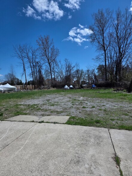 35574 23 Mile Rd, New Baltimore, MI à vendre - Photo du bâtiment - Image 2 de 8