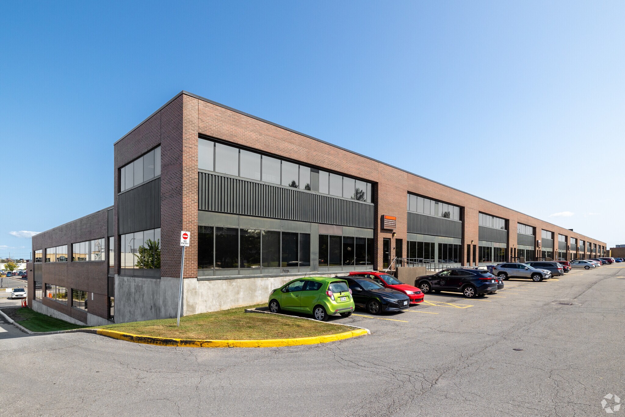 700 Industrial Ave, Ottawa, ON à louer Photo du bâtiment- Image 1 de 6