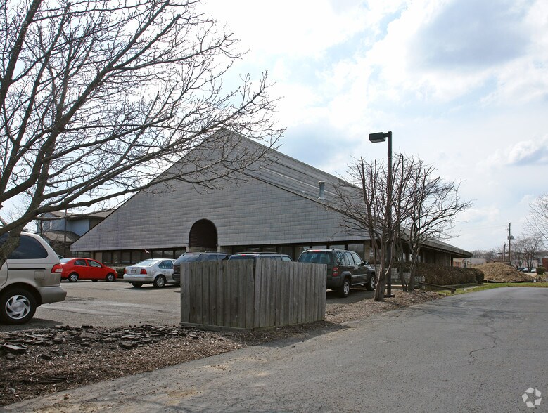 70 N Miller Rd, Akron, OH à louer - Photo du bâtiment - Image 2 de 10