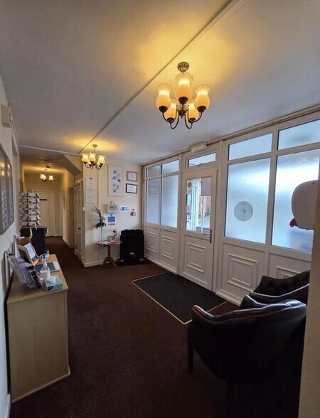 108 Three Shires Oak Rd, Smethwick à vendre - Photo du bâtiment - Image 2 de 12