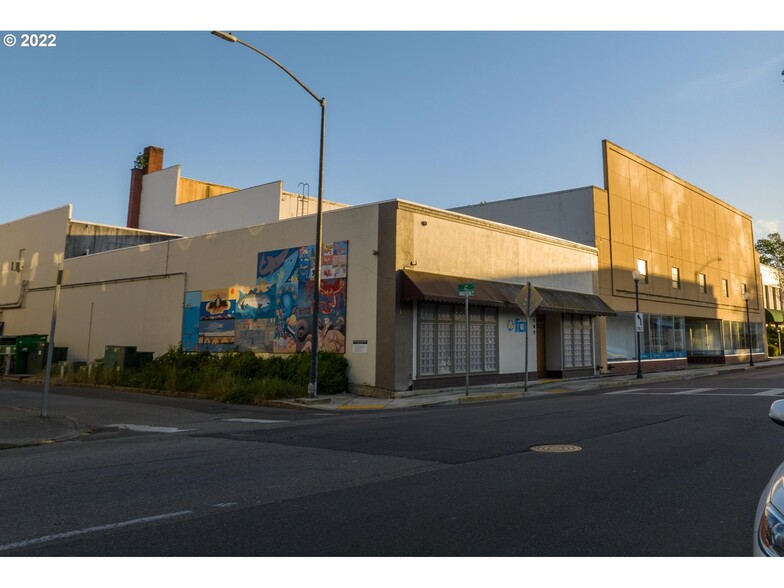 161 Anderson Ave, Coos Bay, OR for sale - Building Photo - Image 1 of 34