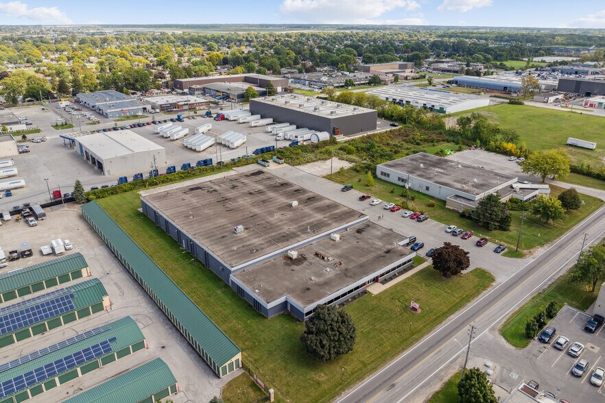 3090 Marentette Av, Windsor, ON à louer - Photo du bâtiment - Image 3 de 6