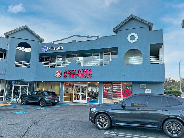 24372 Vanowen St, Canoga Park, CA for lease - Building Photo - Image 3 of 9