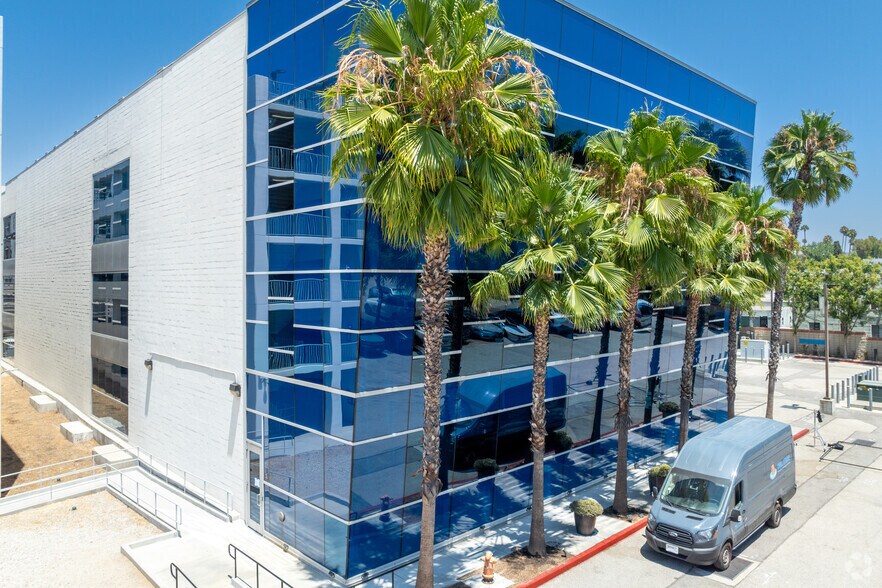 1350 N Western Ave, Los Angeles, CA for lease - Building Photo - Image 3 of 6