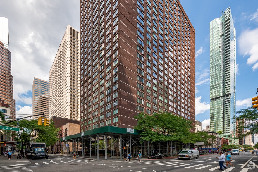 1029-1043 Second Ave, New York, NY à vendre - Photo du bâtiment - Image 2 de 2