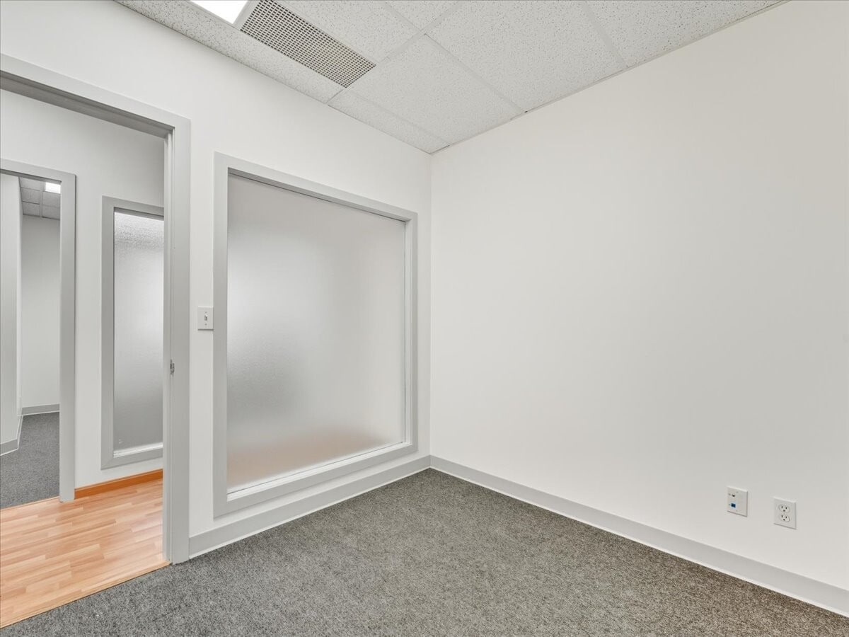 470-560 Kingsway, Vancouver, BC V5T 3J9 - Unit 103/104 - - Interior Photo - Image 1 of 14