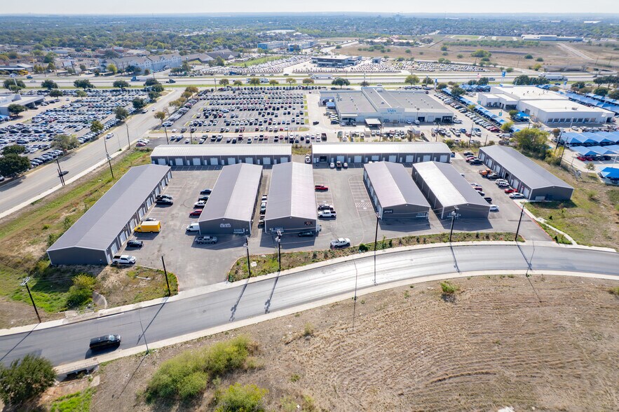 2203 Cascade Pky, San Antonio, TX à louer - Photo du bâtiment - Image 3 de 25