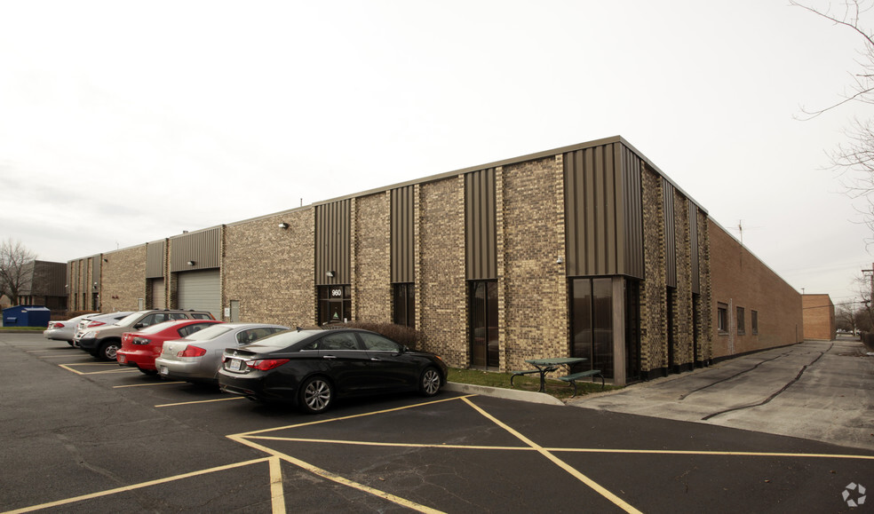 950-960 Lively Blvd, Wood Dale, IL for lease - Building Photo - Image 1 of 3