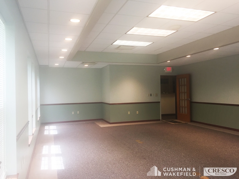 8866 Commons Blvd, Twinsburg, OH for lease - Building Photo - Image 2 of 4