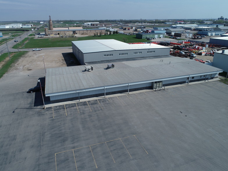 802 Main Ave W, West Fargo, ND for sale - Primary Photo - Image 1 of 1