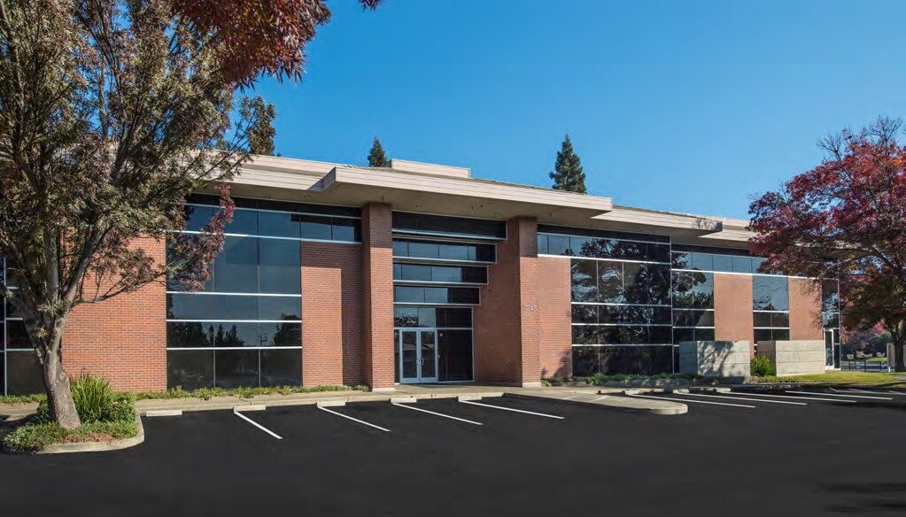 7248 S Land Park Dr, Sacramento, CA à louer Photo du bâtiment- Image 1 de 5