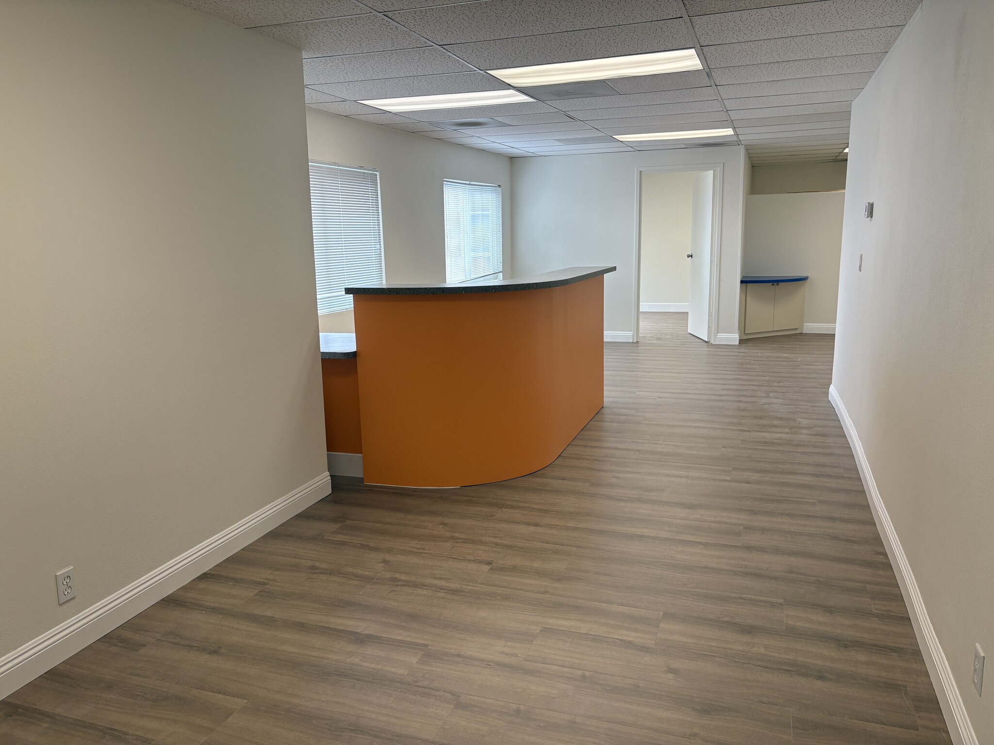 8345 Reseda Blvd, Northridge, CA à louer Photo intérieure- Image 1 de 5