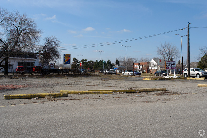 Gratiot Ave, Roseville, MI à vendre - Photo du bâtiment - Image 1 de 4