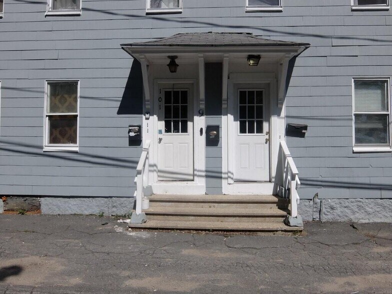 9 Hazel St, Biddeford, ME à vendre - Photo du bâtiment - Image 2 de 2