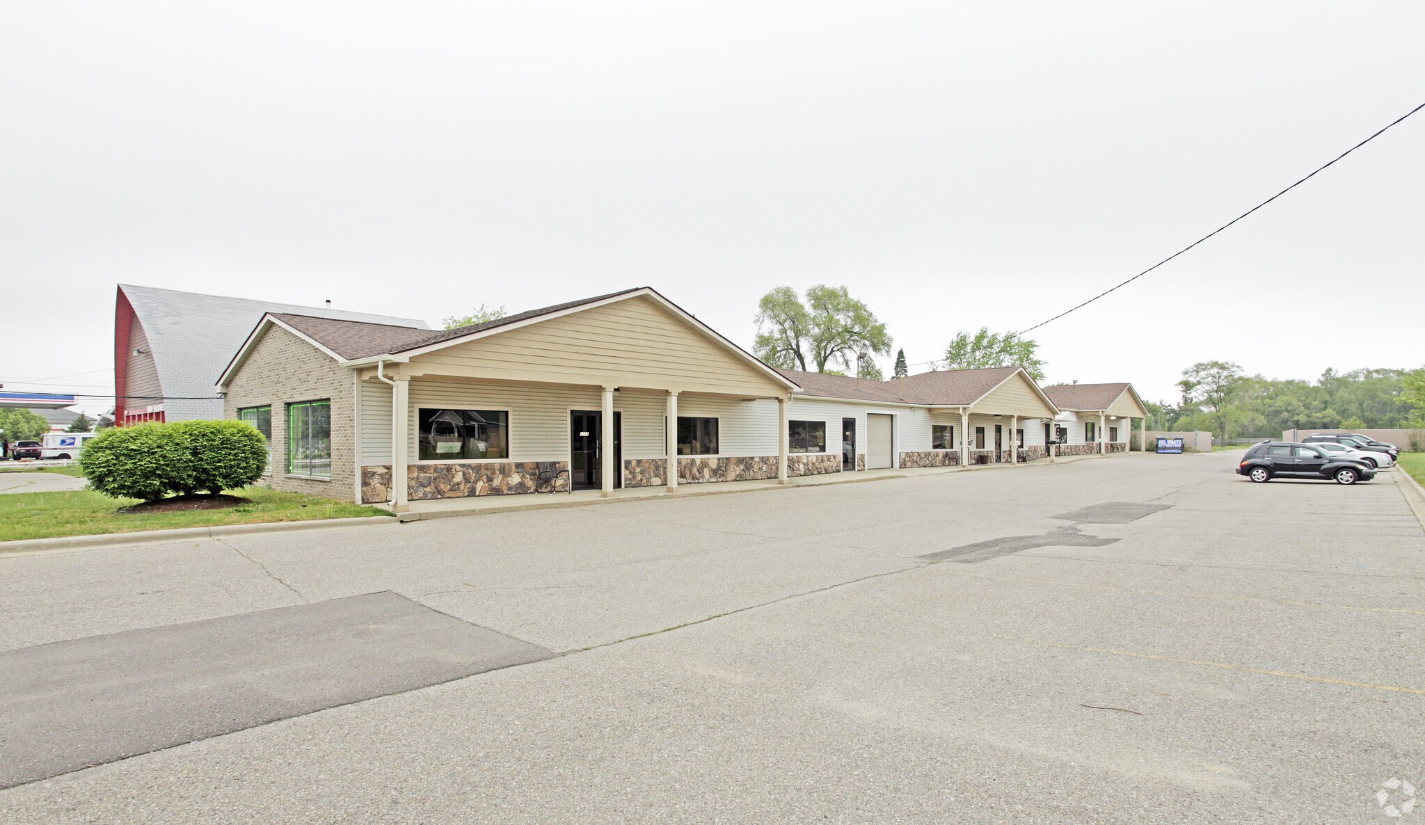 1039-1057 E Auburn Rd, Rochester Hills, MI for lease Primary Photo- Image 1 of 4