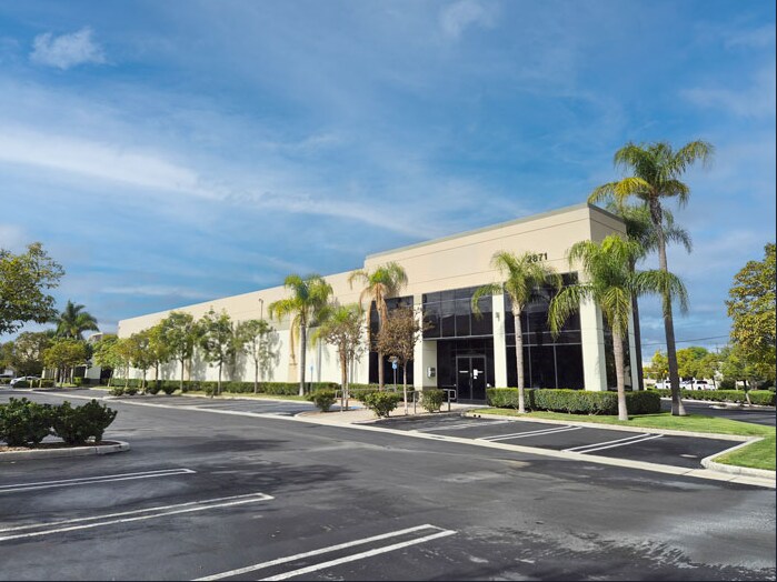 2871 E La Palma Ave, Anaheim, CA à louer Photo du bâtiment- Image 1 de 4