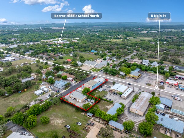 801 N Main St, Boerne, TX à vendre - Photo du bâtiment - Image 3 de 16